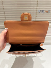 Load image into Gallery viewer, CC1183 Flap Bag with Top Handle / 8.7x7.7x2.7inch
