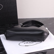 Load image into Gallery viewer, PD227 Prada Leather Shoulder Bag / 9.4x5.5inch
