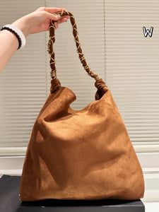 YSK429 AMALIA in Suede / 15.8" x 17.7" x 0.4"