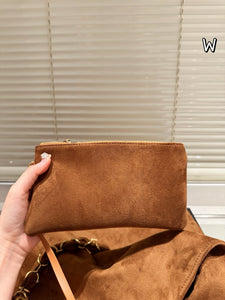 YSK429 AMALIA in Suede / 15.8" x 17.7" x 0.4"