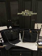 Load image into Gallery viewer, CC1512 Chanel Quilted Chain Tote Bag / Mixed Leather / 31×25cm
