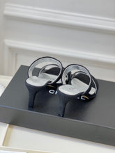 Load image into Gallery viewer, SE1113 CC Sandals / Size5-9
