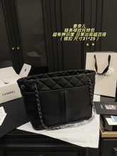 Load image into Gallery viewer, CC1512 Chanel Quilted Chain Tote Bag / Mixed Leather / 31×25cm
