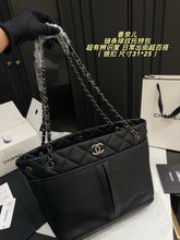 Load image into Gallery viewer, CC1512 Chanel Quilted Chain Tote Bag / Mixed Leather / 31×25cm
