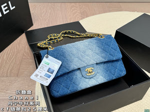 CC1000 Medium Classic Handbag / 6 × 9.9 × 2.5 in