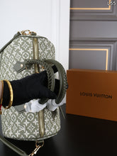 Load image into Gallery viewer, LB1592 LV Speedy Soft 30 / Olive Green Jacquard / 30×22cm
