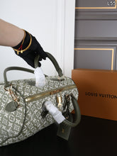 Load image into Gallery viewer, LB1592 LV Speedy Soft 30 / Olive Green Jacquard / 30×22cm

