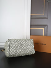 Load image into Gallery viewer, LB1592 LV Speedy Soft 30 / Olive Green Jacquard / 30×22cm
