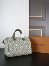 Load image into Gallery viewer, LB1592 LV Speedy Soft 30 / Olive Green Jacquard / 30×22cm
