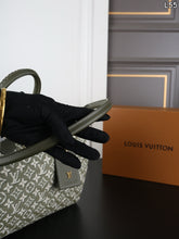 Load image into Gallery viewer, LB1592 LV Speedy Soft 30 / Olive Green Jacquard / 30×22cm

