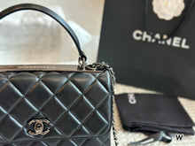 Load image into Gallery viewer, CC1002 Flap Bag with Top Handle / 6.6 × 9.8 × 4.7 in
