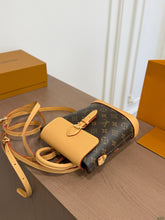 Load image into Gallery viewer, LB1595 LV Palm Springs PM / Monogram Canvas Backpack / S:23 x 17 cm / L:32 x 24 cm

