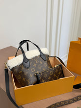 Load image into Gallery viewer, LB1597 LV Ski Tote Bag / Winter 2026 Ski Collection / 19×16cm
