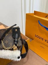 Load image into Gallery viewer, LB1598 LV Carryall BB / 2026 Winter Ski Collection / 26×17cm

