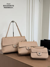 Load image into Gallery viewer, CC1513 Chanel New Shoulder Bag / L:36×24 cm M:28×18 cm S:21×12cm
