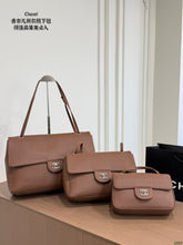 Load image into Gallery viewer, CC1513 Chanel New Shoulder Bag / L:36×24 cm M:28×18 cm S:21×12cm
