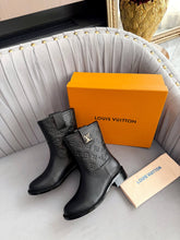 Load image into Gallery viewer, SE1764 LV Ankle Boots / 2.5cm Heel / Sizes 5–11
