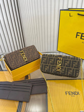 Load image into Gallery viewer, FF212 Clutch with Chain / 8.2x4.3x1.6inch
