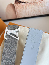 Load image into Gallery viewer, BL253  LV Taurillon 40mm Reversible Belt
