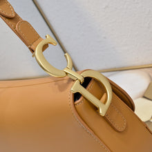 Load image into Gallery viewer, DR554 Medium Soft Saddle Bag with Strap /  9.5x8x3inches

