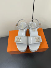 Load image into Gallery viewer, SE1578 Shake Wedge Sandal / Size5-11

