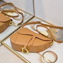 Load image into Gallery viewer, DR554 Medium Soft Saddle Bag with Strap /  9.5x8x3inches
