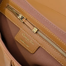 Load image into Gallery viewer, DR554 Medium Soft Saddle Bag with Strap /  9.5x8x3inches
