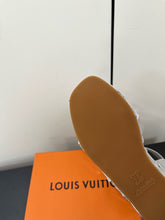 Load image into Gallery viewer, SE1578 Shake Wedge Sandal / Size5-11
