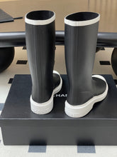 Load image into Gallery viewer, SE1769 Chanel 26C Classic Rain Boots / 3.5 cm / Sizes 5–11
