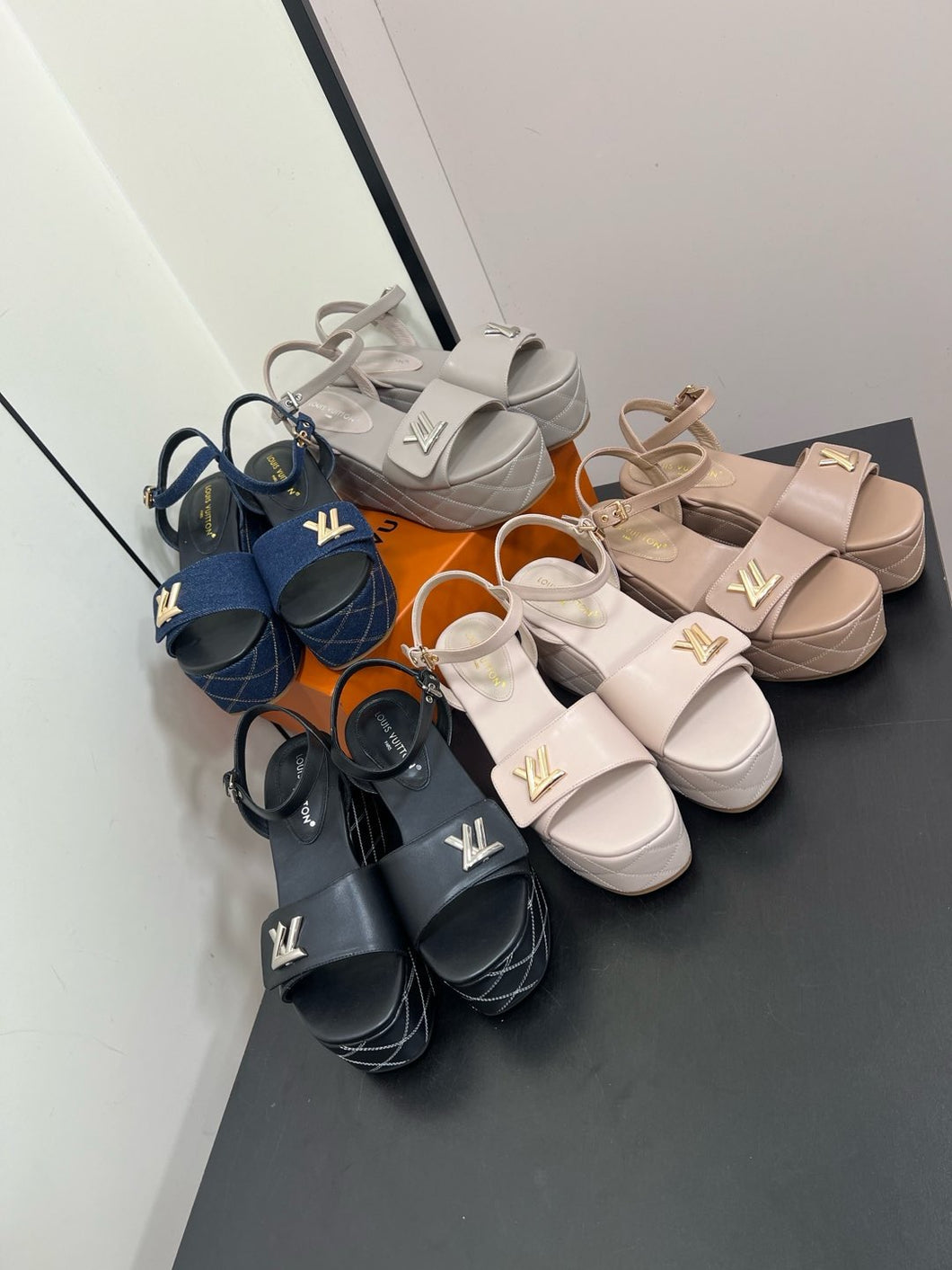 SE1578 Shake Wedge Sandal / Size5-11