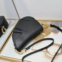 Load image into Gallery viewer, DR555 Medium Soft Saddle Bag with Strap /  9.5x8x3inches
