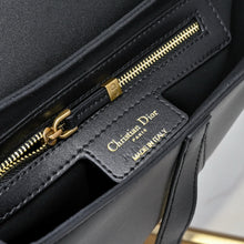Load image into Gallery viewer, DR555 Medium Soft Saddle Bag with Strap /  9.5x8x3inches
