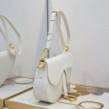 Load image into Gallery viewer, DR556 Medium Soft Saddle Bag with Strap /  9.5x8x3inches
