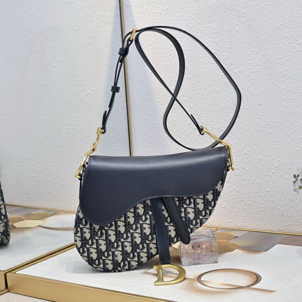 DR557 Medium Soft Saddle Bag with Strap /  9.5x8x3inches