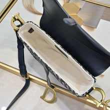 Load image into Gallery viewer, DR557 Medium Soft Saddle Bag with Strap /  9.5x8x3inches
