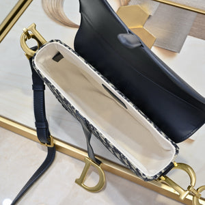 DR557 Medium Soft Saddle Bag with Strap /  9.5x8x3inches