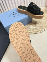 Load image into Gallery viewer, SE1384 PD Crochet Flatform Slides / Size5-10
