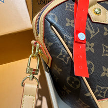 Load image into Gallery viewer, LB872 Monogram Handbag / 13x9.8x5.1inch
