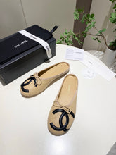 Load image into Gallery viewer, SE1773 Chanel 26P Spring/Summer Classic Large CC Bow Mules / Lambskin / Sizes 35–40
