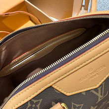 Load image into Gallery viewer, LB872 Monogram Handbag / 13x9.8x5.1inch
