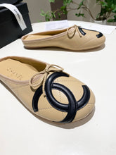 Load image into Gallery viewer, SE1773 Chanel 26P Spring/Summer Classic Large CC Bow Mules / Lambskin / Sizes 35–40
