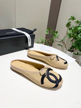 Load image into Gallery viewer, SE1773 Chanel 26P Spring/Summer Classic Large CC Bow Mules / Lambskin / Sizes 35–40
