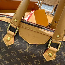 Load image into Gallery viewer, LB872 Monogram Handbag / 13x9.8x5.1inch
