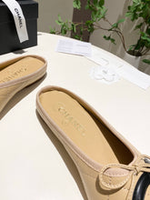 Load image into Gallery viewer, SE1773 Chanel 26P Spring/Summer Classic Large CC Bow Mules / Lambskin / Sizes 35–40
