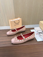 Load image into Gallery viewer, SE1776 Valentino Ballet Flats / Sizes 5–11
