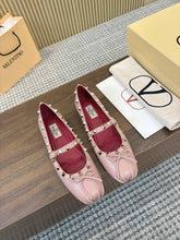 Load image into Gallery viewer, SE1776 Valentino Ballet Flats / Sizes 5–11
