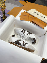 Load image into Gallery viewer, SE1646 LV Sneakerina / Size5-11
