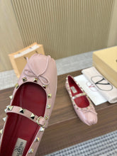 Load image into Gallery viewer, SE1776 Valentino Ballet Flats / Sizes 5–11
