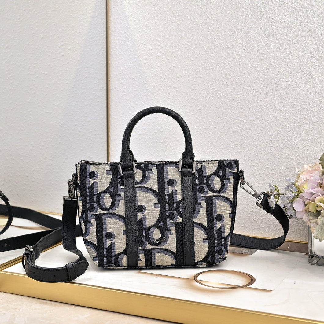 DR524 Weekender 25 / 12 x 7 x 4.5 inches