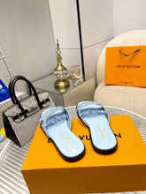 Load image into Gallery viewer, SE1095 LV Isola Flat Mule /  Size5-11
